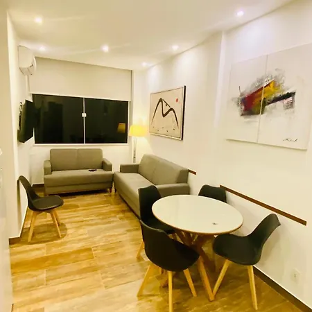 Apartamento Xavier da Silveira 40-3